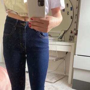 Jeans - Säljer pga ingen användning i strl 25. Frågor så skriv privat