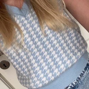 Skitsnygg tröja storlek:152 - Säljer denna skitsnygga tröjan pågrund av att den inte kommer till användning, i storlek 152 för 50kr + frakt 💗