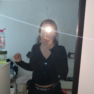 Tröja - En tröja ifrån shein som man knyter själv hur man väljer att ha den. 