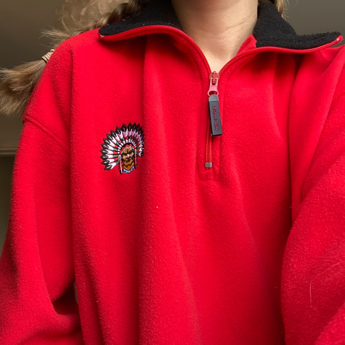 Röd fleece med tryck - 90