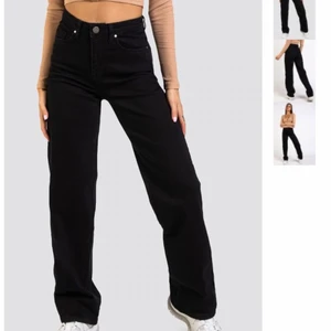 Jeans - Säljer dessa jeans från madlady eftersom de ej används längre. nypris 549kr, säljer för 150kr+frakt. Lite urtvättade men fortfarande fint skick, skickar fler bilder ifall du är intresserad❤️‍🔥