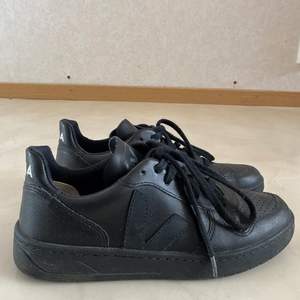 Selling my vegan veja shoes because they fit a bit too tight for me. I used them like 3-4 times only so they are almost new. New price is about 1000sek. 