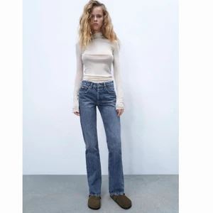 Zara jeans - Köpte dessa av en annan hör på Plick men säljer för att dom var förstora för mig❤️ Betala för pris + frakt❤️