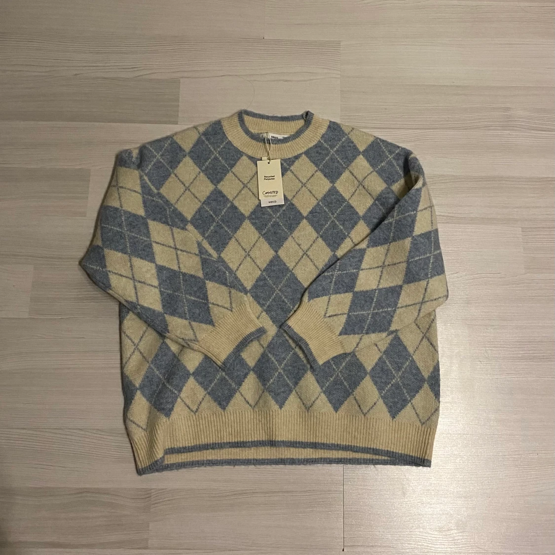 Blå och vit stickad tröja 