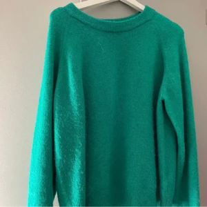 Stickad tröja fr zara - Så fin grön stickad tröja från zara som jag aldrig använt🙌🏼💕 perfekt till höst/vinter