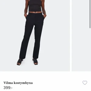 Storlek 34 - Kostymbyxor från bikbok som jag har sytt in i midjan men inget man lägger märke till.💓 frakt 66kr