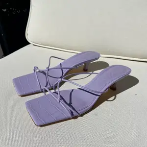 Perfekta lila klackskor/sandaletter från Mango i storlek 39 och klackhöjd 3/4cm! 💜💜 Använda endast en gång så de är i nytt skick. Köpta på Boozt och är helt slutsålda! 