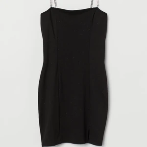 Klänning med strassband - Jätte fin klänning med strassband, använd 1 gång & är nu slutsåld! 110kr inkl frakt