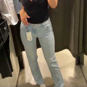 Snygga jeans  - Snygga trendiga byxor från zara passar mig som vanligtvis har 36 och är 178 