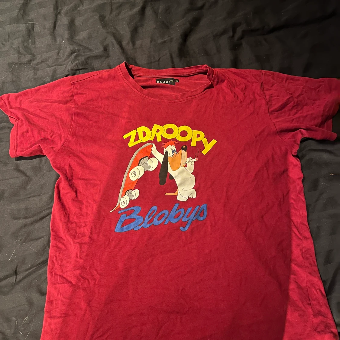 Vinröd tröja blobys