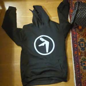 Aphex twin hoodie i storlek xl i färg svart, bra kvalite