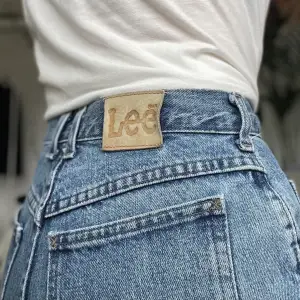 Vintage Lee jeans. Ganska baggy. 168 cm -🧍🏼‍♀️ Storlek står ej, men passar S/M.