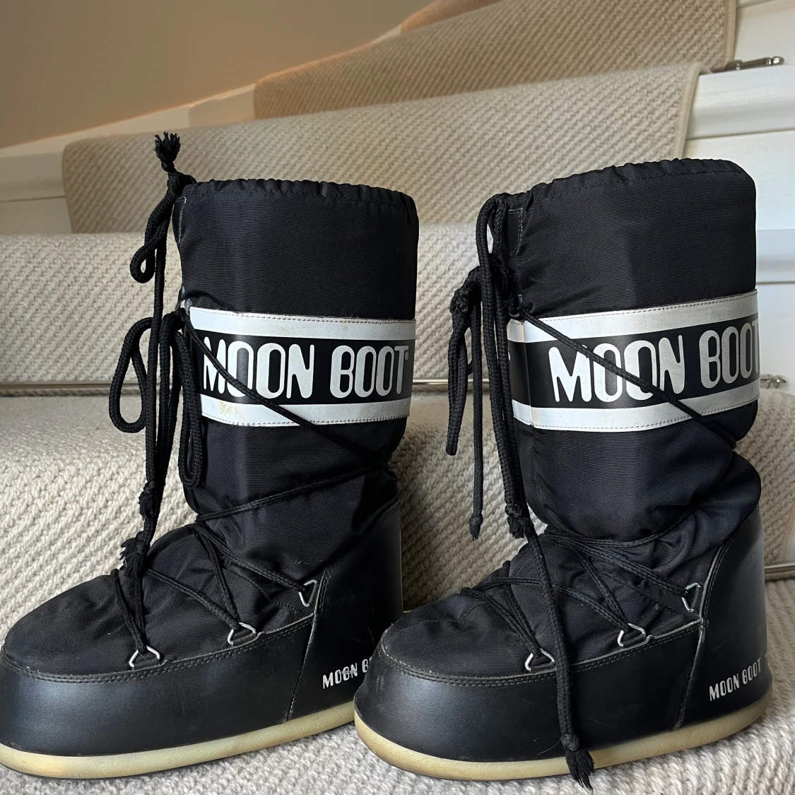 Svarta moon boots