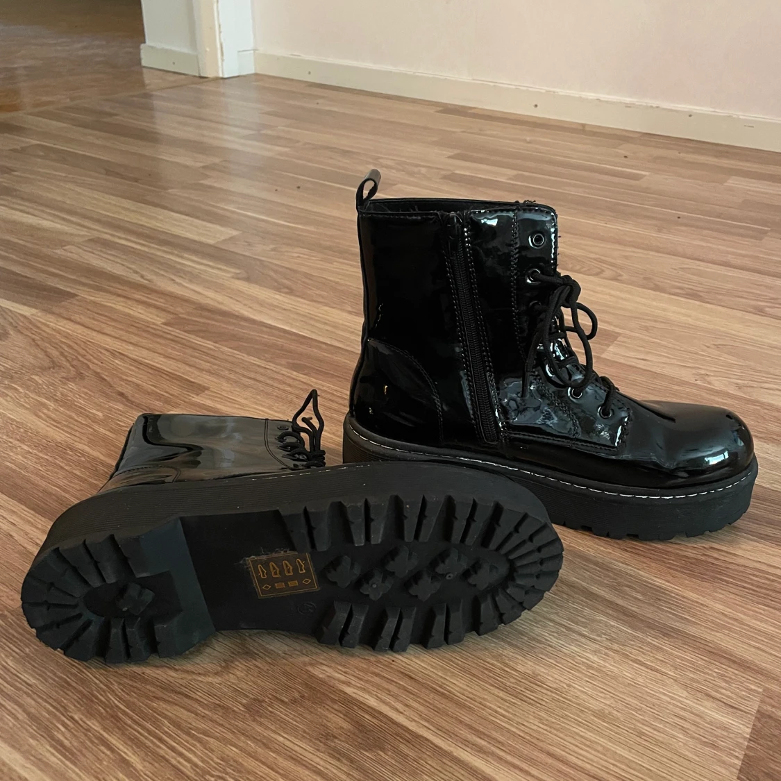 Blanka kängor strl 41 - 90