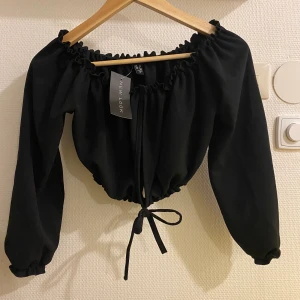 Tröja från na-kd  - Fin tröja från na-kd. Endast testad, prislappen sitter kvar. 