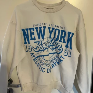 Gina tricot Sweatshirt - Vid intresse skriv privat för fler bilder!💕  Endast använd 1 gång! Passar både Xs/S