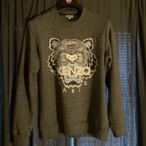 Kenzo tröja - 10/10 skick, knappt använd  3400kr ny pris  