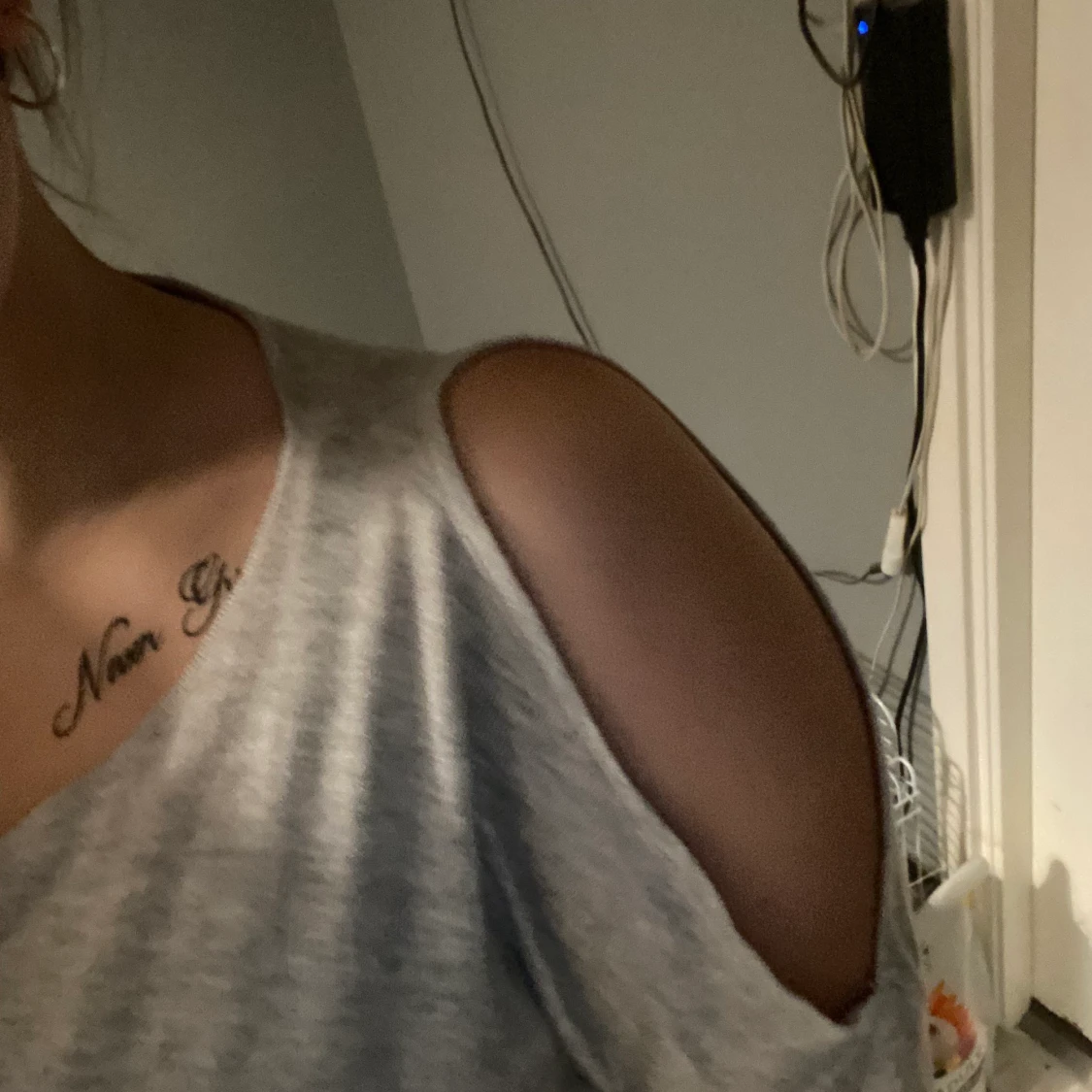 Tröja som visar axlarna  - 91