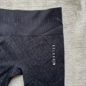 Träningstights från Relode - Träningstights från Relode i modellen Rise. Nypris 699kr. Aldrig använda. 