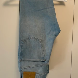 Väldigt fina och knappt använda jeans 32/32  - Väldigt fina och knappt använda 32/32