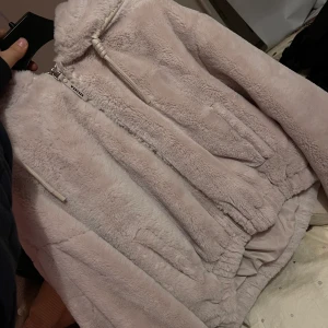 Croopad Teddy jacka - Säljer denna assköna Teddy jackan, jag står ej för frakten