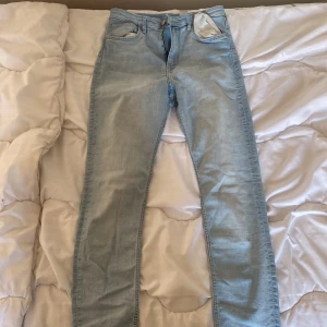 Fina långa jeans - Fina raka långa jeans använda 2g tvättade fina storlek S köpta för 399kr