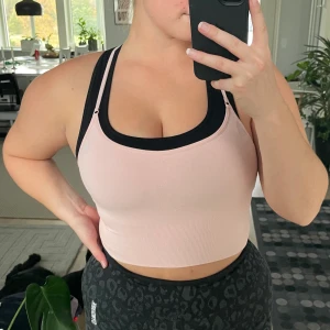 Better Bodies topp - Storlek S Lite för lite för mig och jag är M/L