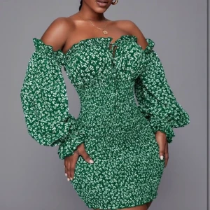 Shein klänning  - Aldrig använd, pris är utan frakt