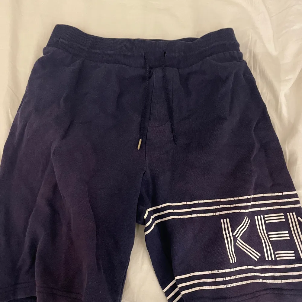 Ett par kenzo shorts som kommer inte till användning. Vid snabb affär kan priset sänkas . Shorts.