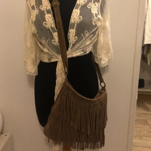 Brun väska - Säljer denna väska! Är lite nopprig, hör av dig vid intresse💖
