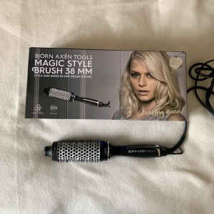 Björn Axén Magic Style Brush  - endast testad men ej kommit till användning❤️‍🔥 helt i nyskick och skickas i originalförpackning med instruktionspapper🙏 köpt för 849kr, säljer för 450 + frakt 