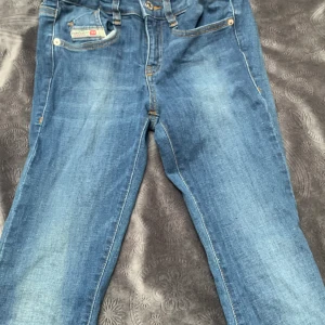 Diesel jaens - De är i ny skick är max Andvända 2 gånger, är bra i längden i jag e1,63,