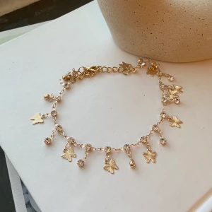 Armband - Gulligt guldigt armband med fjärilar💕 Aldrig använt💕 Frakt 13kr💕