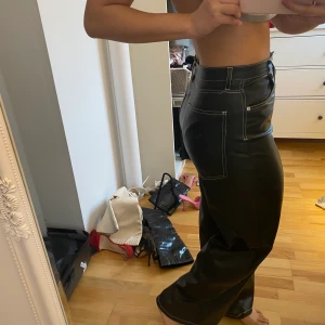 Skinnbyxor bershka  - Super snygga skinnbyxor från bershka, aldrig använda 
