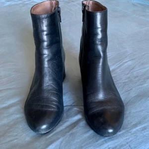 Boots från Wonders - Boots från Wonders, modell Boots.              Storlek: 39.        Material: Läder.       Anmärkning: Annat. Använt ungefär 10 ggr           Nypris: 800 SEK