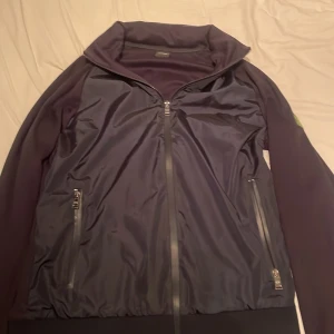 Hugo boss jacka - Hugo boss jacka använd 3 gånger  Köpt ny för 2400kr