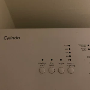 Tvättmaskin - Cylinda tvättmaskin, fungerar jätte bra passar för lägenheter ,säljer den för att jag har renoverat badrummet och behöver en större tvättmaskin . ny pris var 4300kr, säljer den för 1500kr  