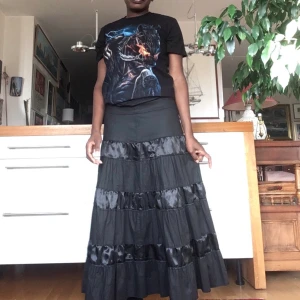 Unisex t.shirt  - Passar till allt och matcherar med allt.passar xxs- m.ny pris599