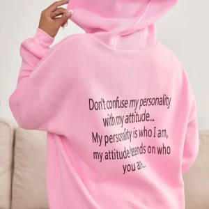 Rosa hoodie - Använd kanske 2/3 gånger nypris 130kr och säljer för 69kr