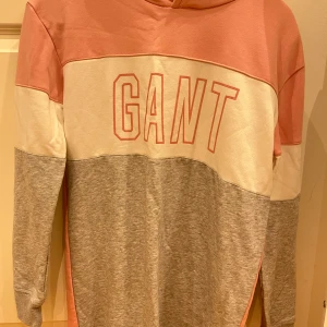 Gant långtröja - Gant långtröja, använd ett fåtal gånger, den är i jättebra skick. Köparen står för frakten 🫶🏼