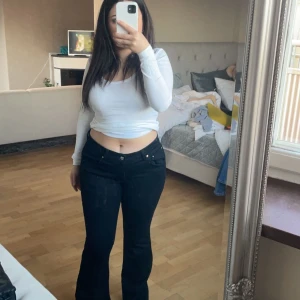 Bootcut jeans - Jätte fina midwaist bootcut jeans i storlek 40, passar mig som har storlek S i vanliga fall, 400kr ink frakt❤️