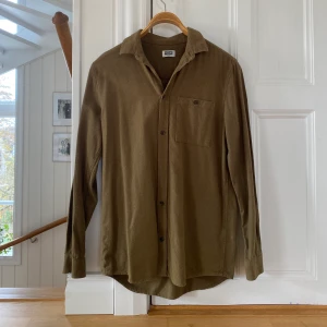 Olivgrön skjorta - Skjorta från weekday