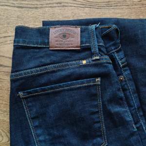 Ett par assnygga bootcut jeans från lucky jeans med feta anmärkningar och features. De har inga defekter och är som nya, pris kan alltid diskuteras vid snabb affär 🍁🍁 står ej för frakt och om ni har frågor, skriv!