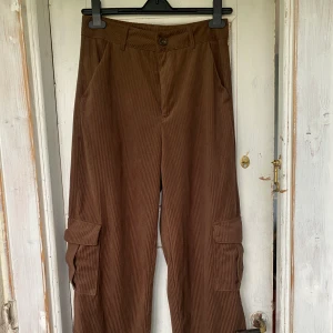 Manchesterbyxor S - Bruna manchesterbyxor storlek S nyskick 