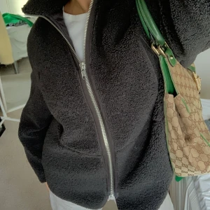 Teddy jacka - Såå mysig Teddy jacka från HM ❤️❤️❤️ hör av dig om du vill ha fler bilder!!