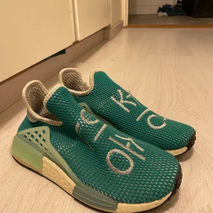 Pharell NMD Adidas - Säljes pga knäproblem, använda fåtal gånger 💓