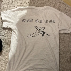 One of one t shirt - One of one limited T-shirt strl S. 350kr + frakt