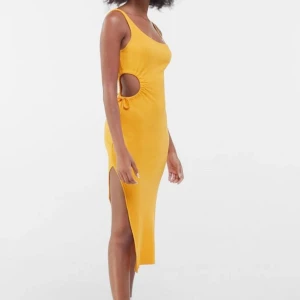 Orange klänning - Orange klänning från Bershka. M men sitter tight passar även S. Gott skick. 