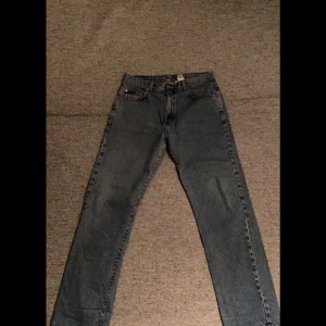 Calvin klein jeans - Säljer min kompis Calvin klein jeans för att dom är för små på Han. storlek 13