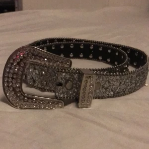 BB bälte  - B B bälte jätte bra skick knappt använd 